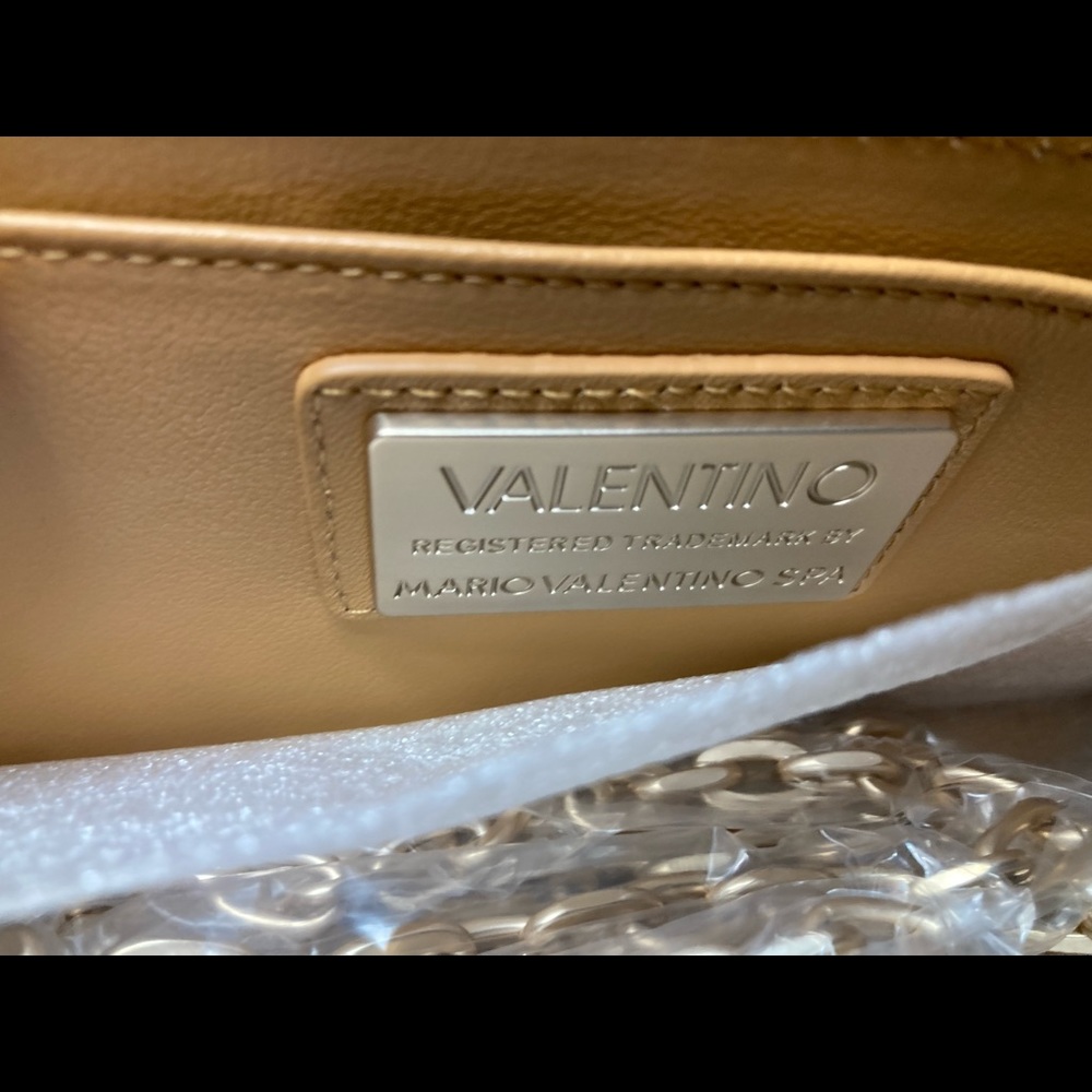 Valentino wallet on chain
